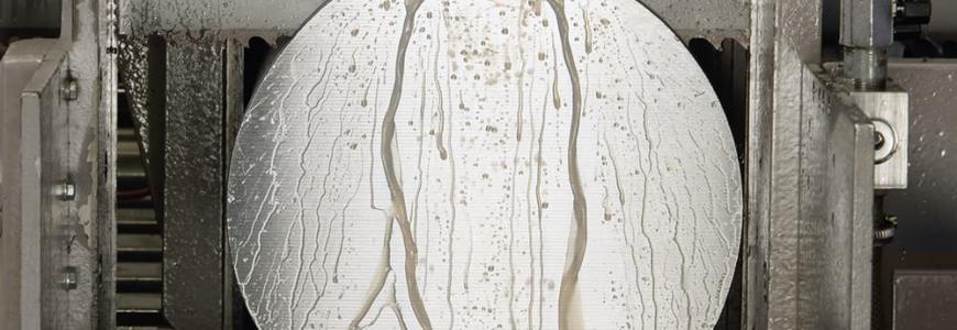 Как выбрать горизонтальную ленточную пилу для максимальной производительности, универсальности